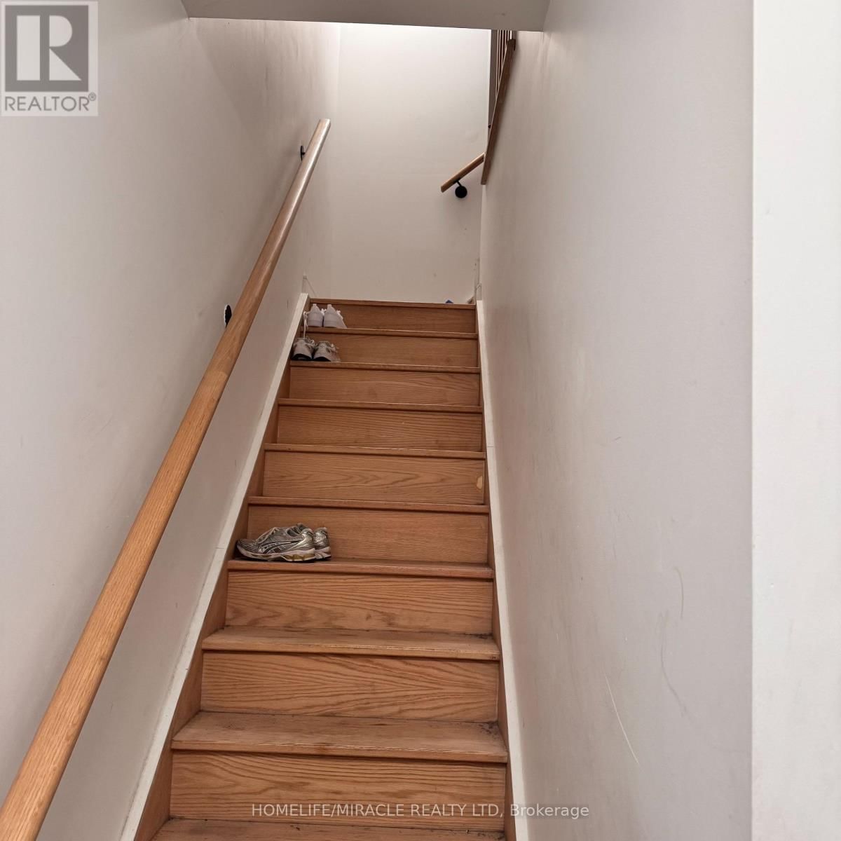 4 - 176 CLONMORE DRIVE Image 3