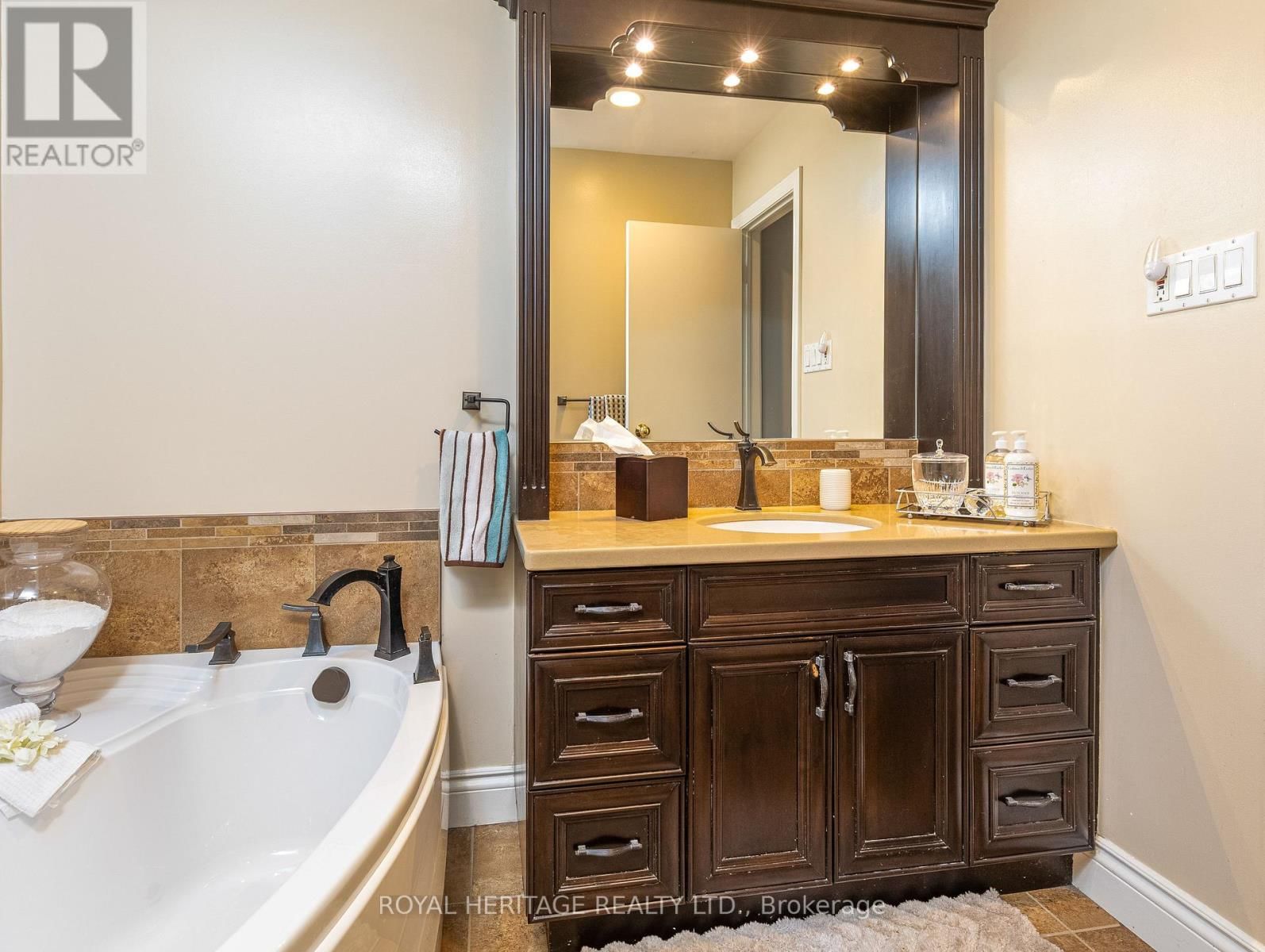 53 TERESA DRIVE Image 33