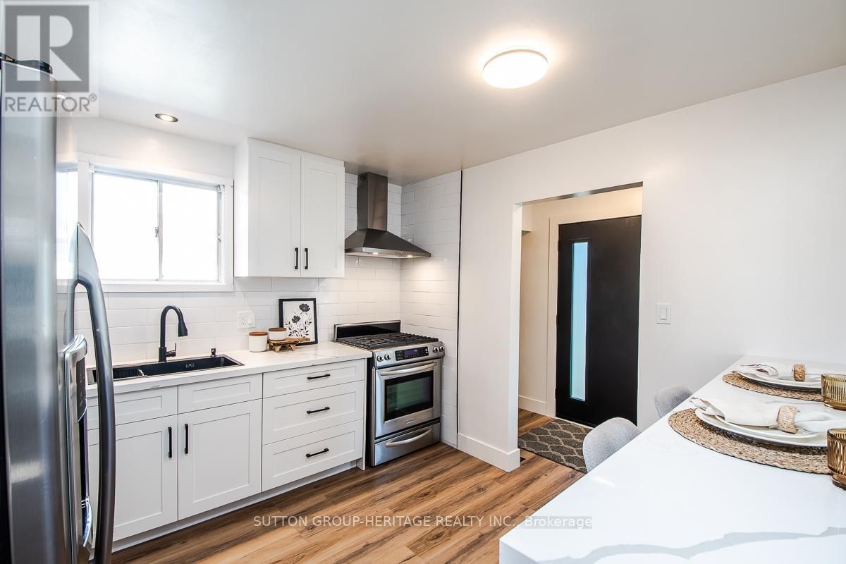 202 WILLIS AVENUE Image 11