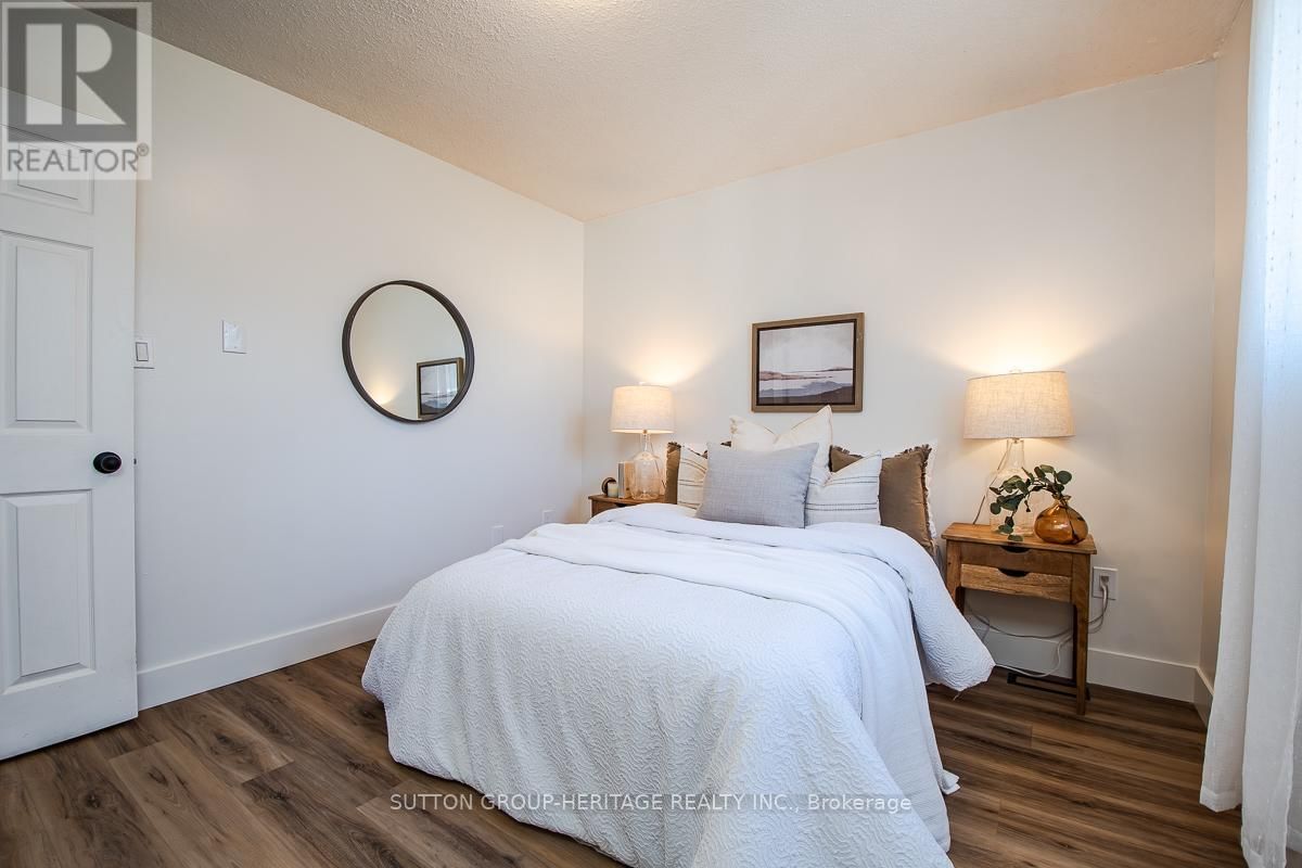 202 WILLIS AVENUE Image 19