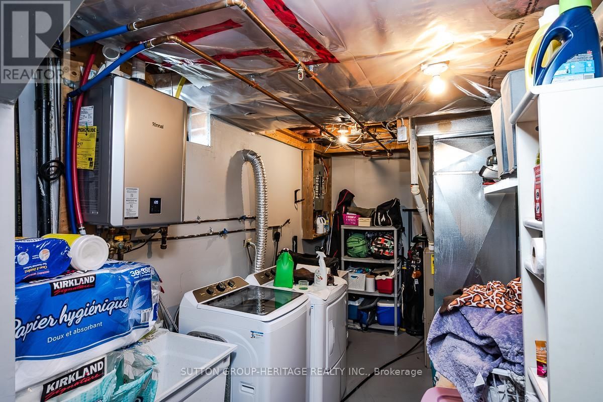 202 WILLIS AVENUE Image 26