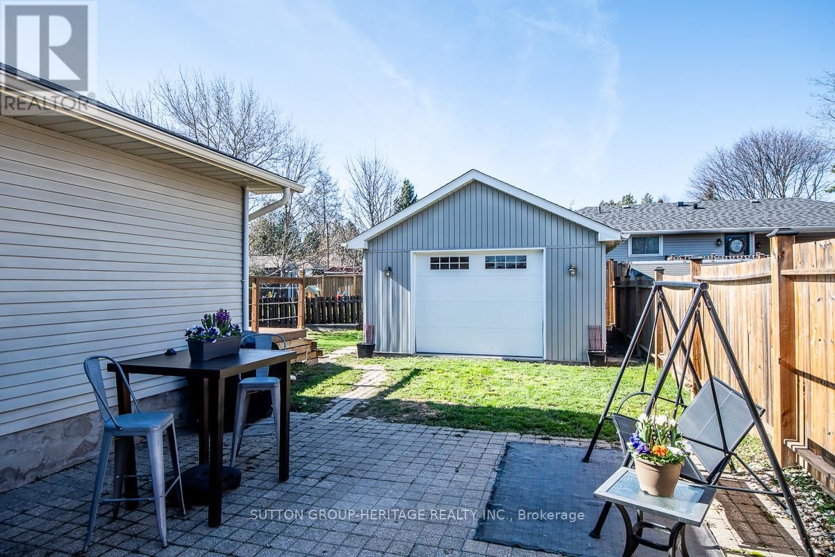 202 WILLIS AVENUE Image 27