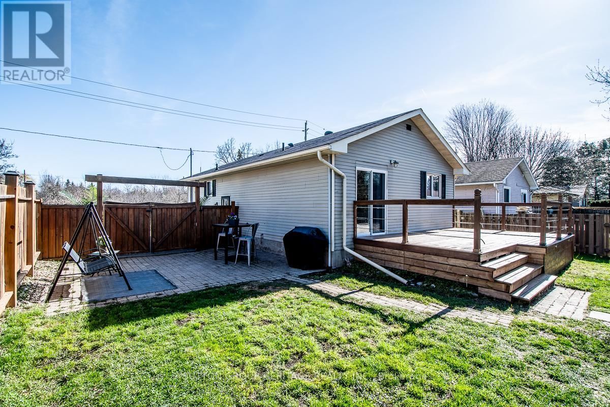 202 WILLIS AVENUE Image 28