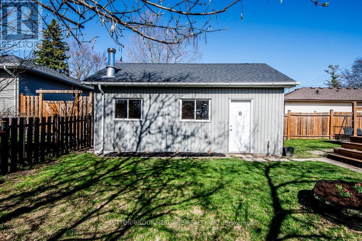 202 WILLIS AVENUE Image 29