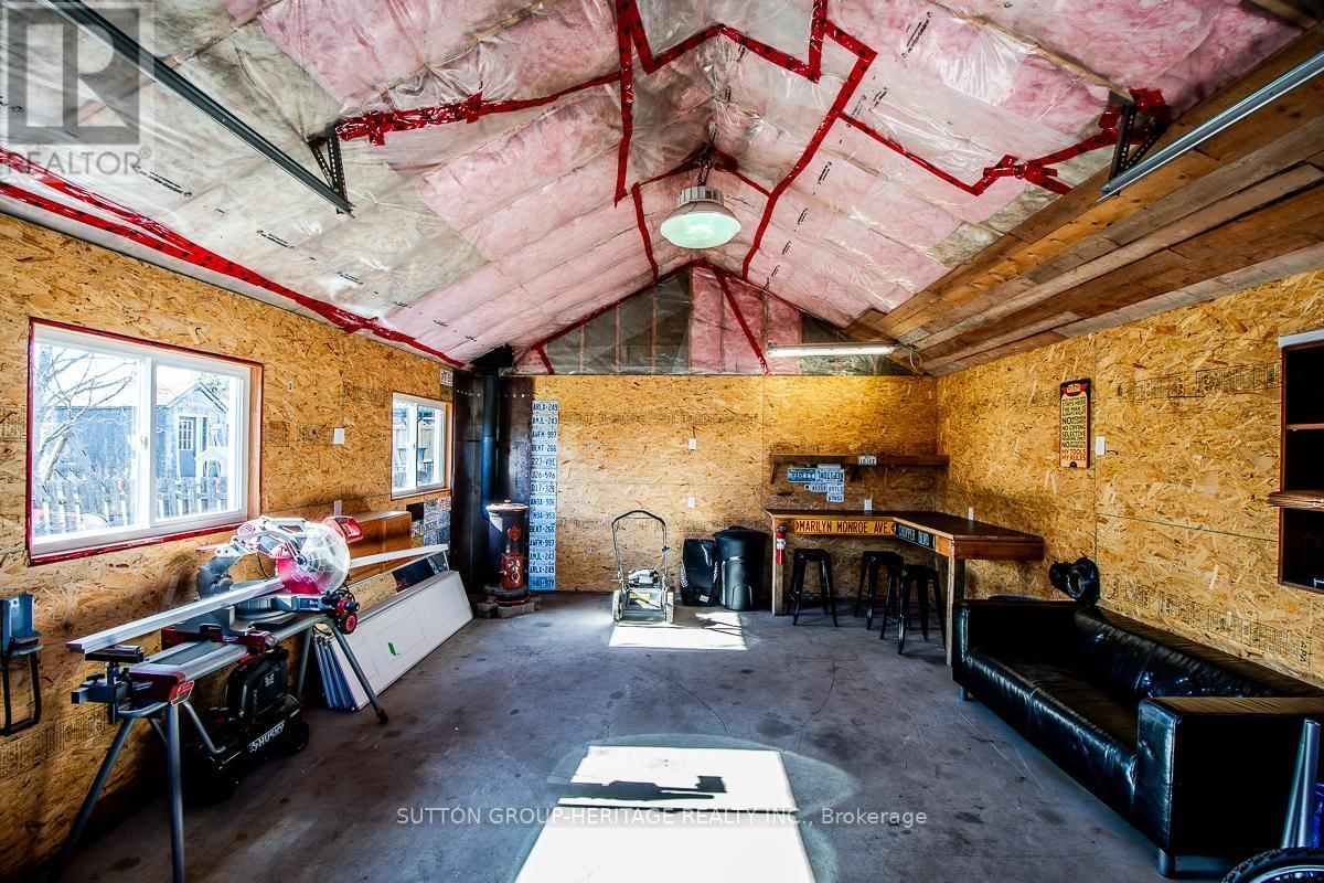 202 WILLIS AVENUE Image 30