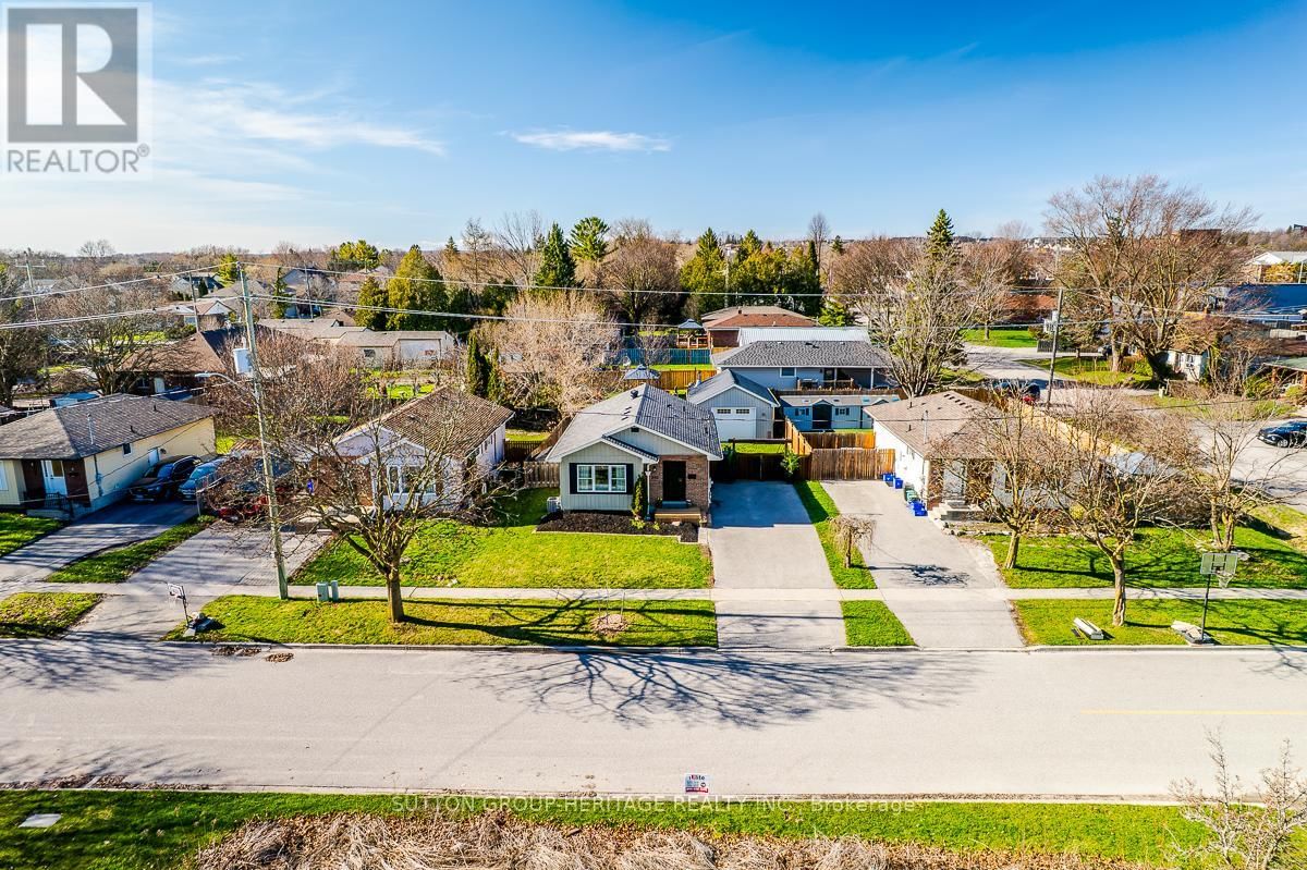 202 WILLIS AVENUE Image 4