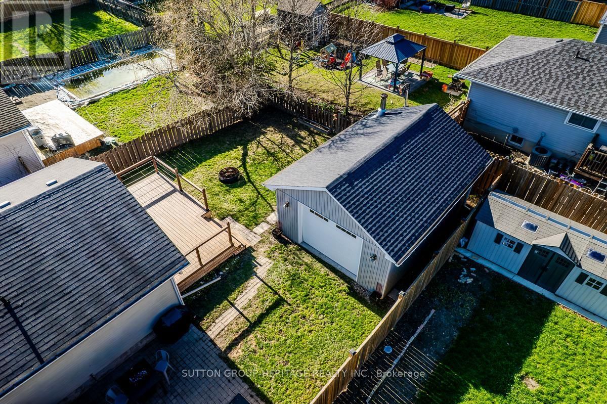 202 WILLIS AVENUE Image 6