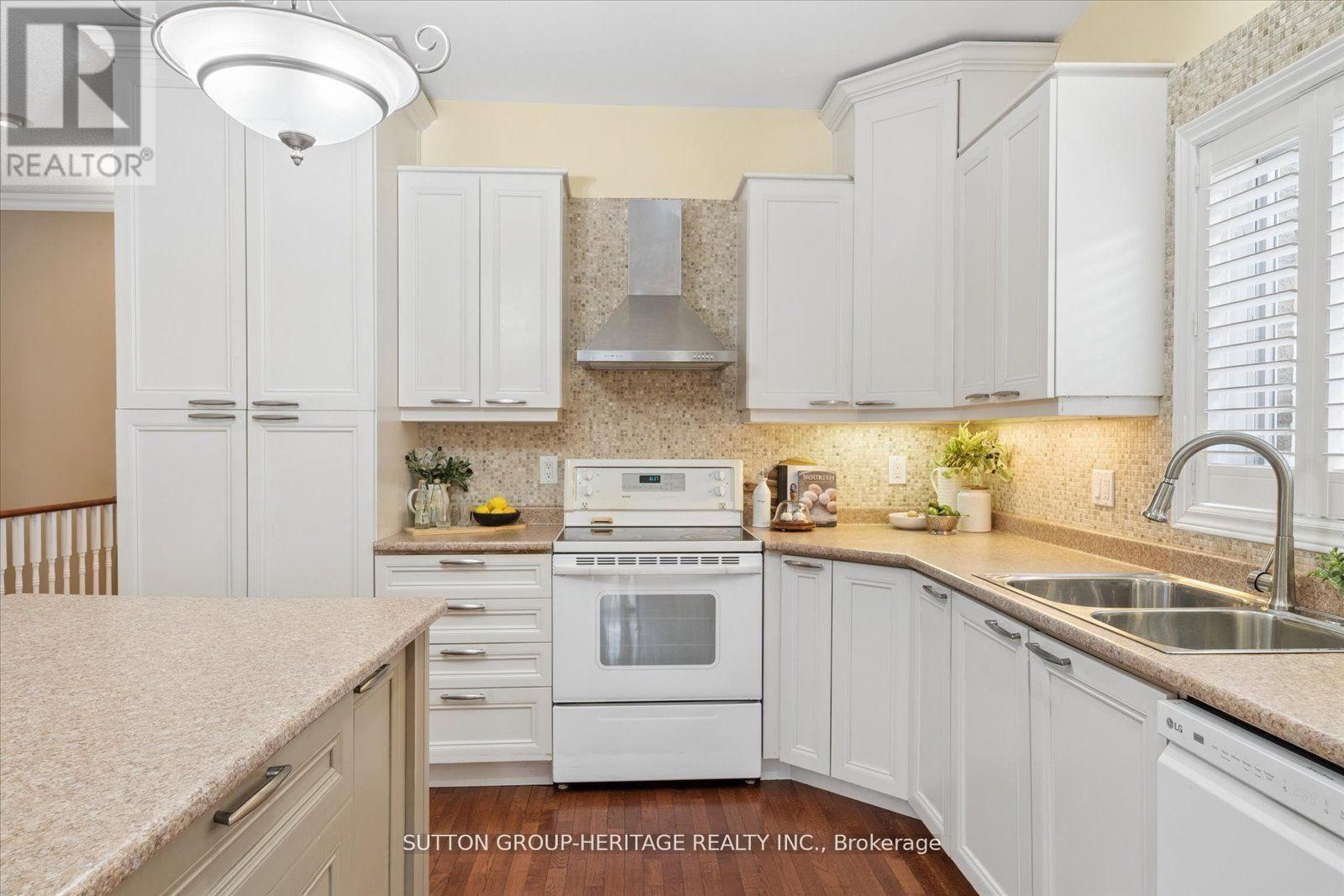 1886 PINE GROVE AVENUE Image 15