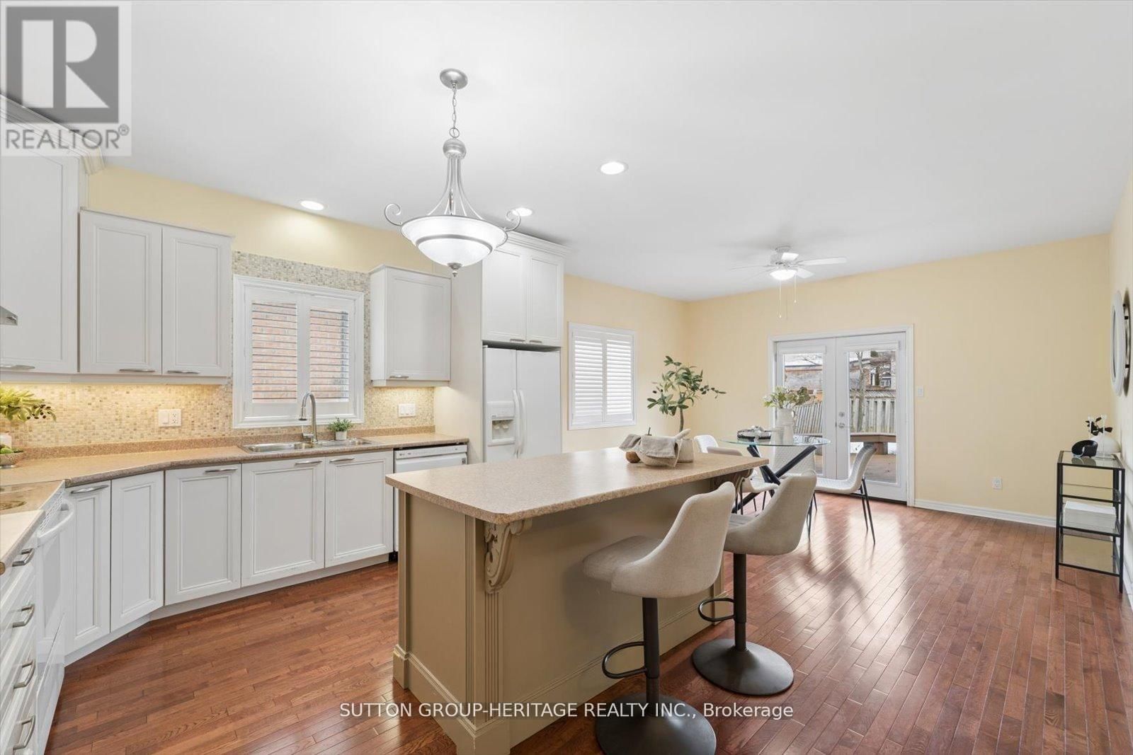 1886 PINE GROVE AVENUE Image 16