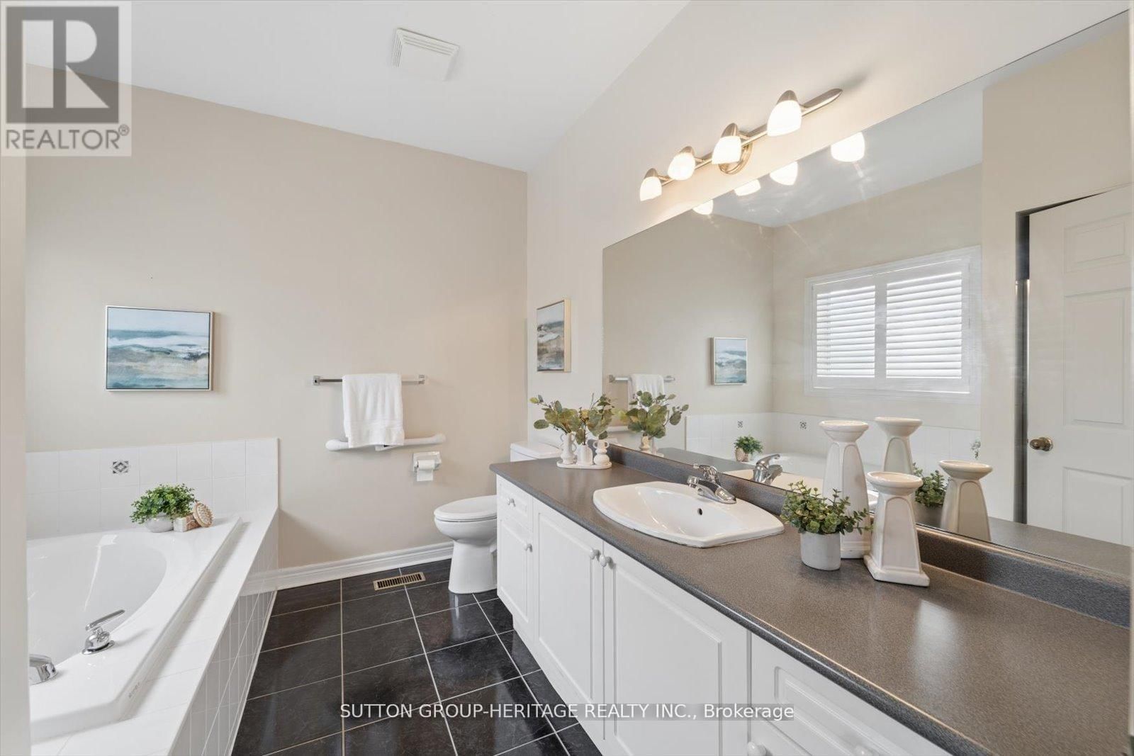 1886 PINE GROVE AVENUE Image 23