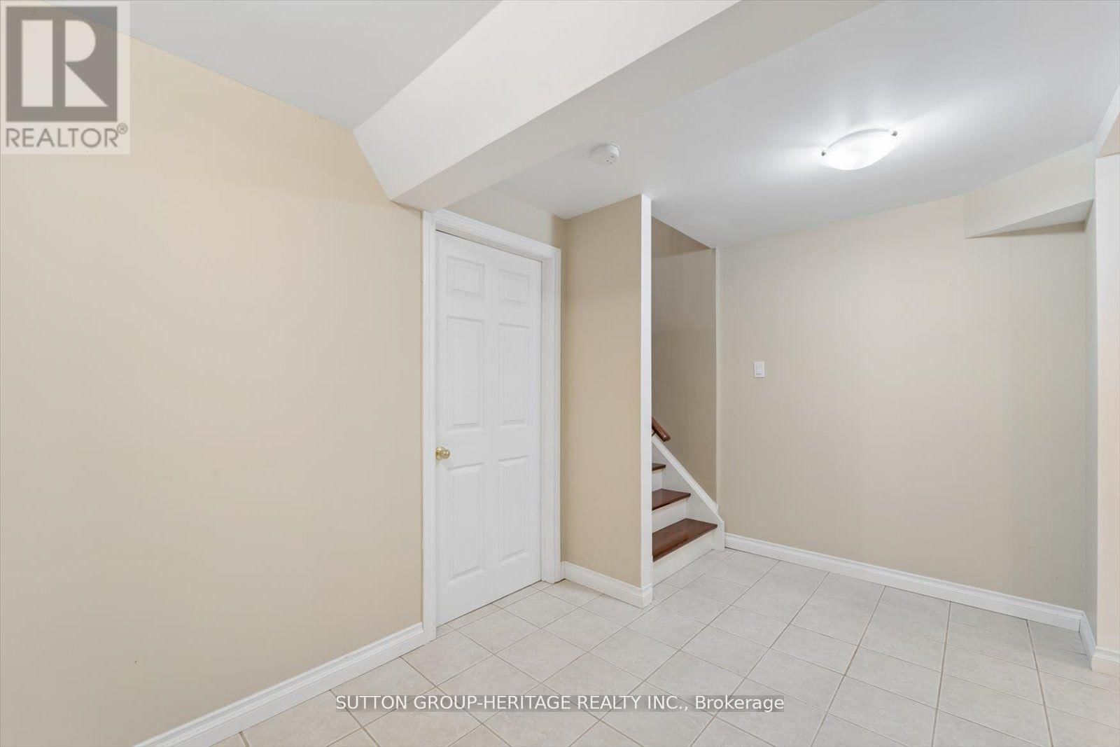 1886 PINE GROVE AVENUE Image 30