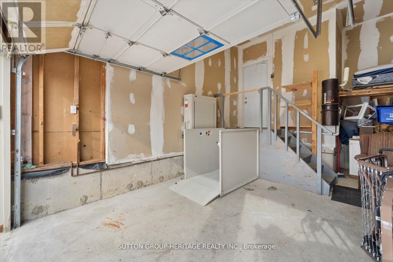 1886 PINE GROVE AVENUE Image 36