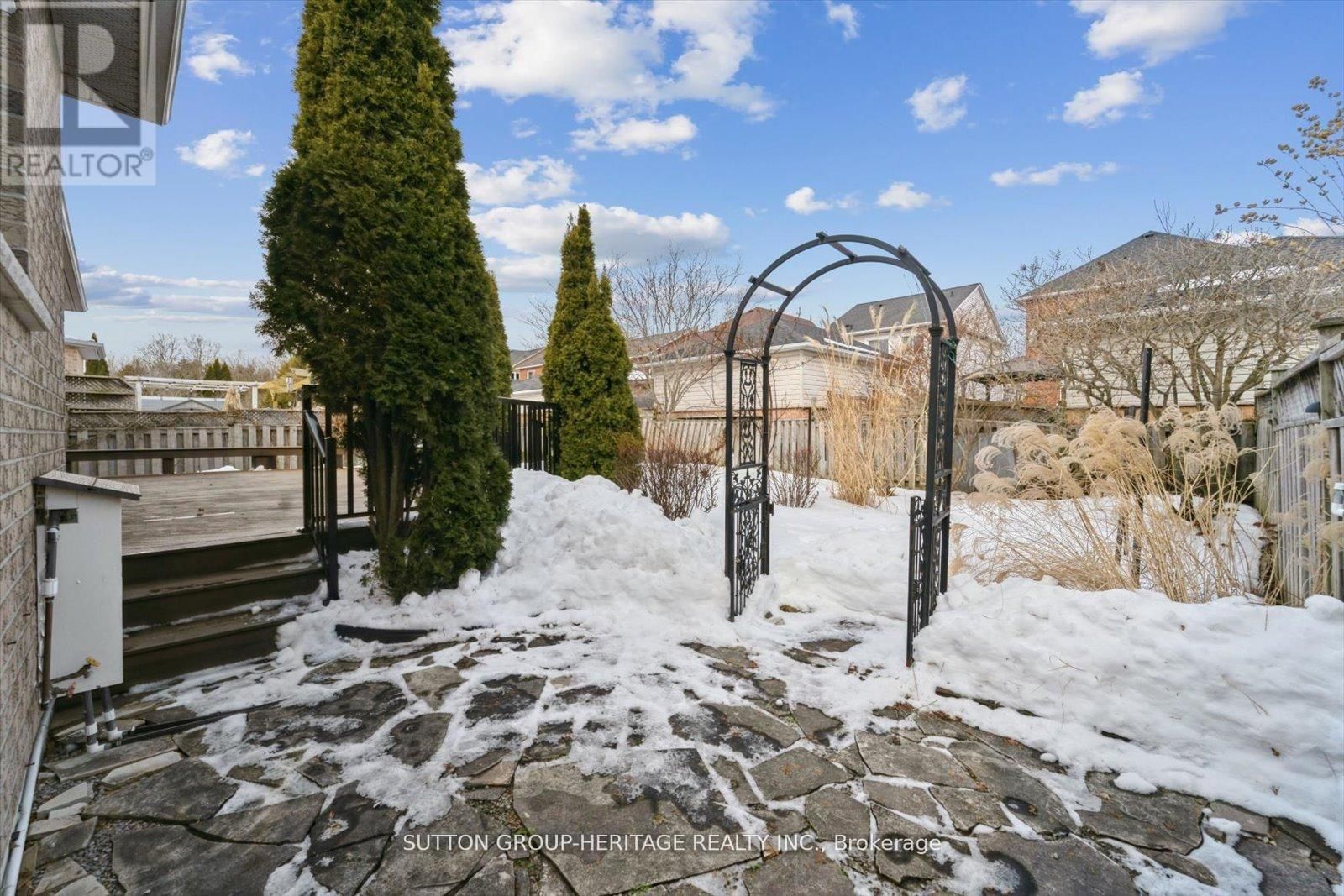 1886 PINE GROVE AVENUE Image 37