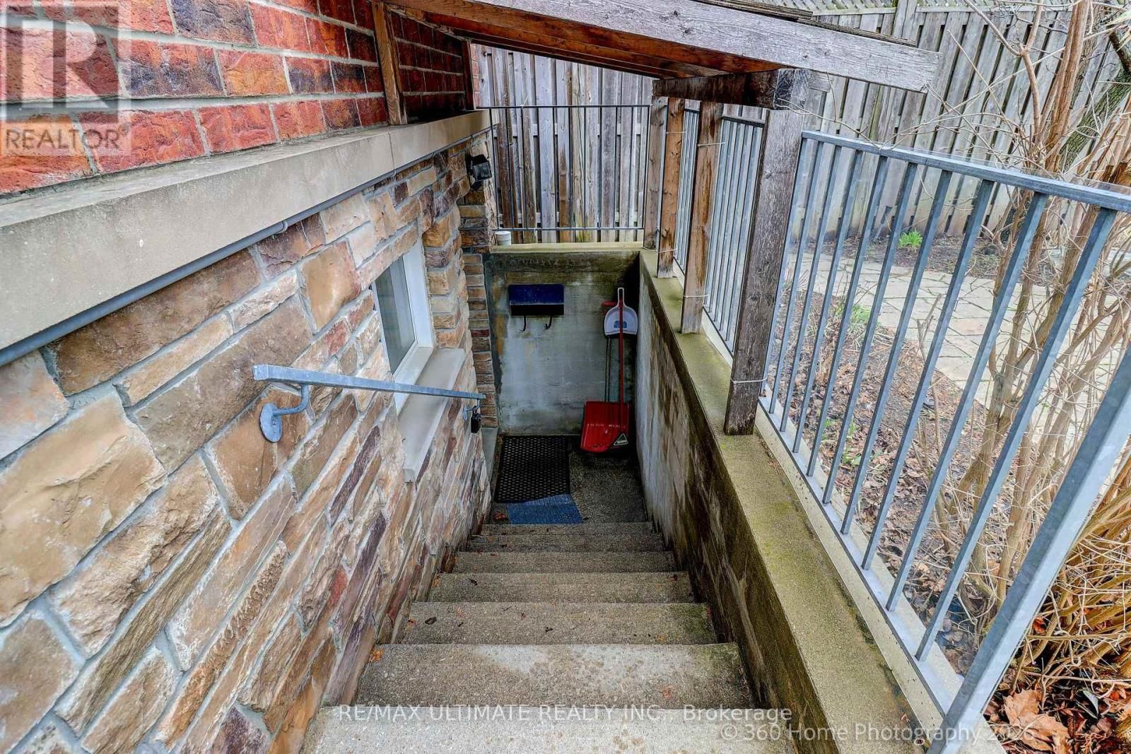 49 GOODERHAM DRIVE Image 1