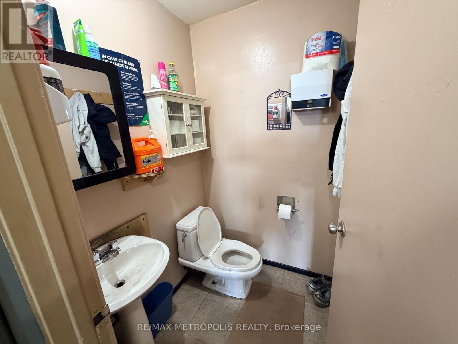 3 - 695 FINLEY AVENUE Image 16