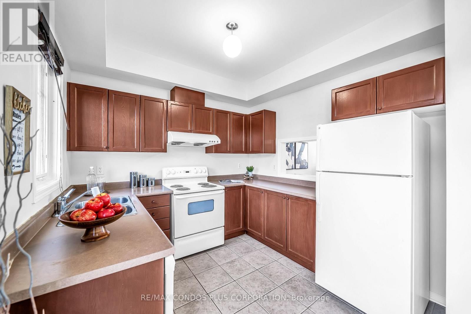 3 POWERS VALLEY COURT Image 5