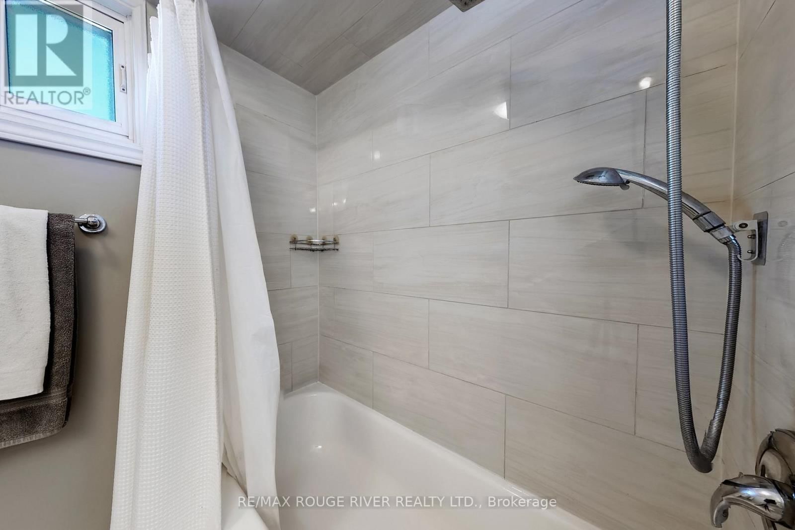 132 BEAVERBROOK COURT Image 24