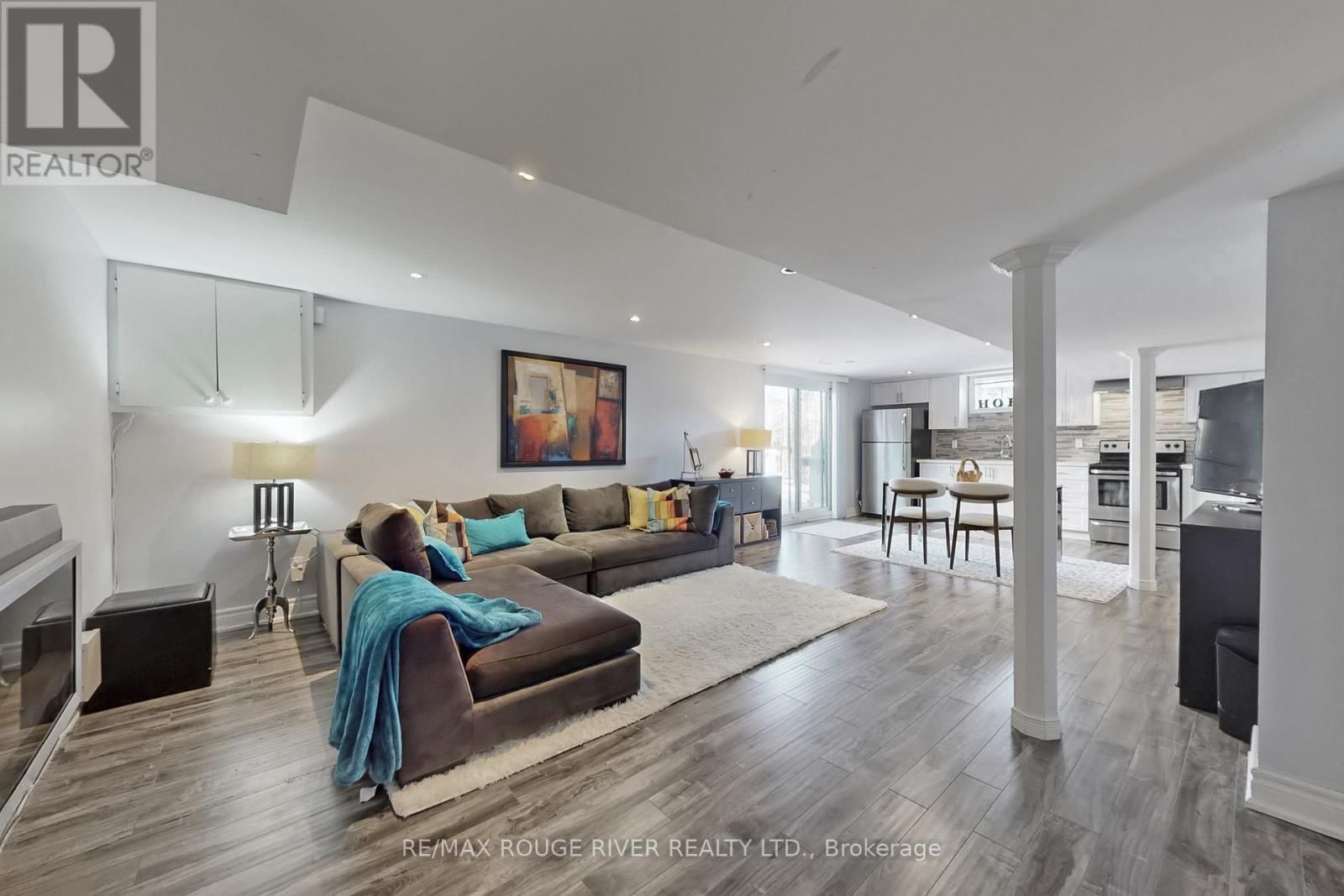 132 BEAVERBROOK COURT Image 29