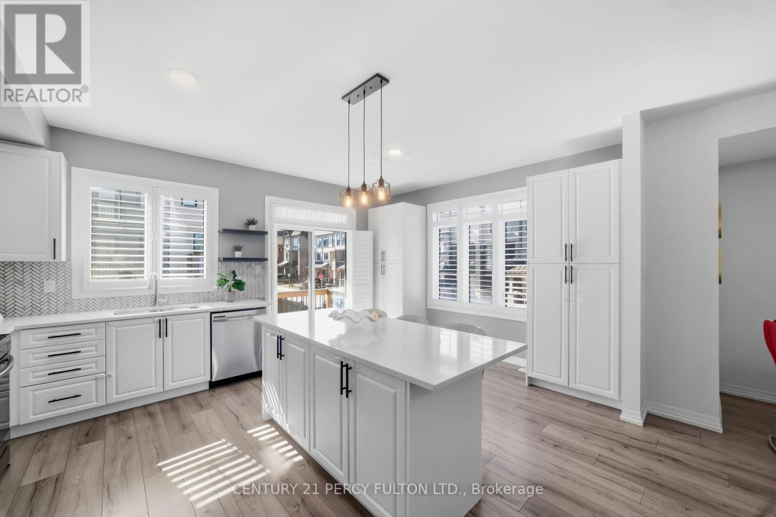 115 AMBEREEN PLACE Image 12