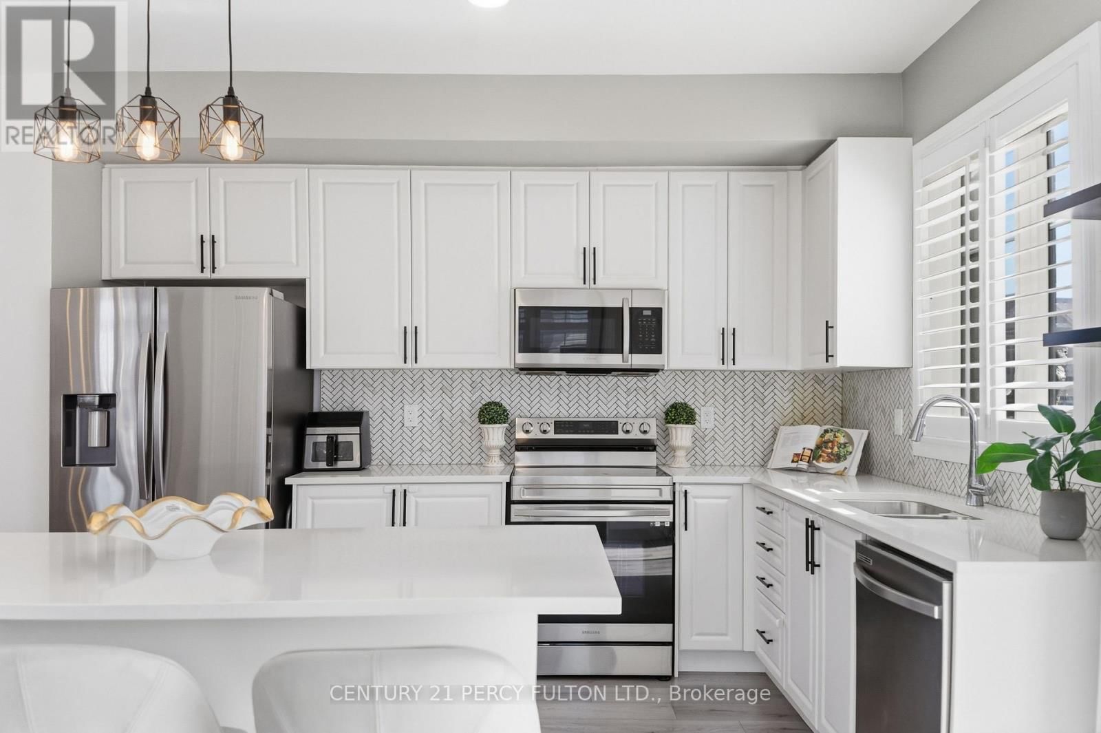 115 AMBEREEN PLACE Image 14