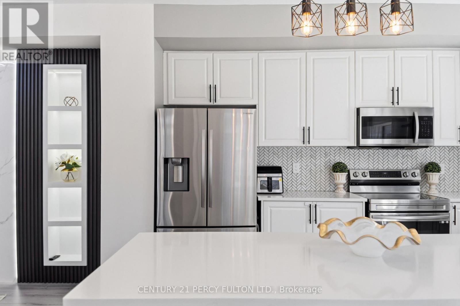 115 AMBEREEN PLACE Image 15