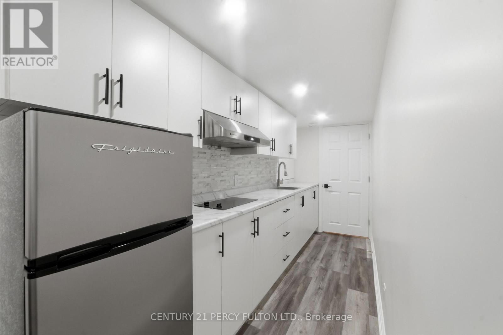 115 AMBEREEN PLACE Image 34