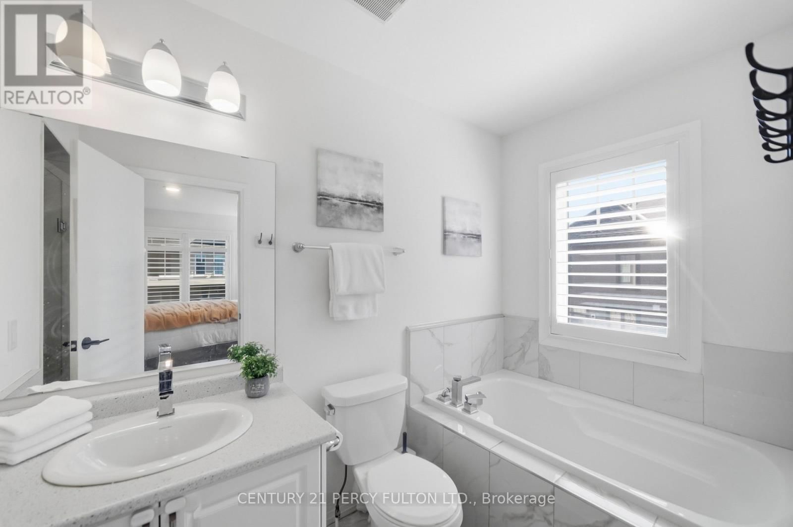 115 AMBEREEN PLACE Image 36