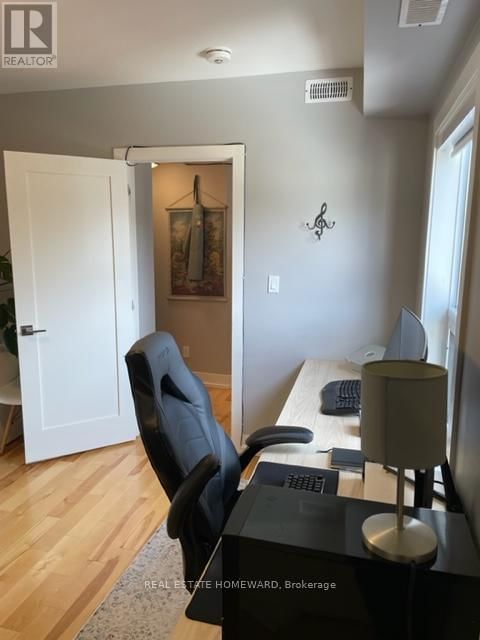 2174 QUEEN STREET EAST Image 15