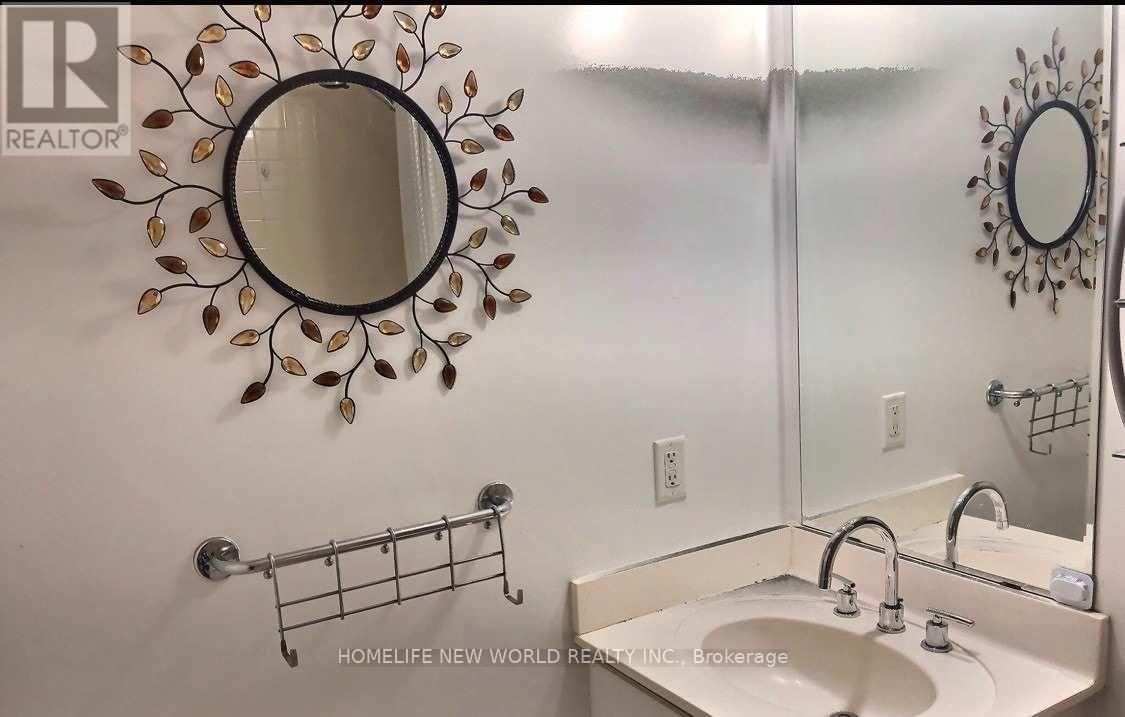 1906 - 36 LEE CENTRE DRIVE Image 11