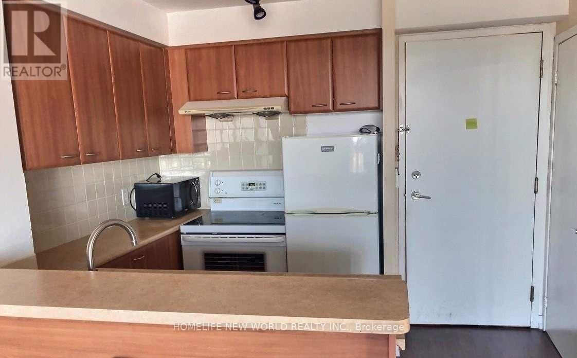 1906 - 36 LEE CENTRE DRIVE Image 7