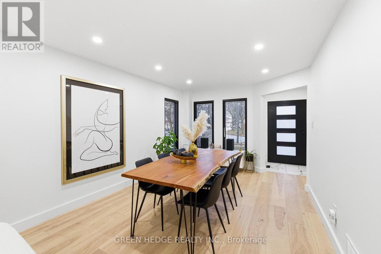 33 DAGWELL CRESCENT Image 15