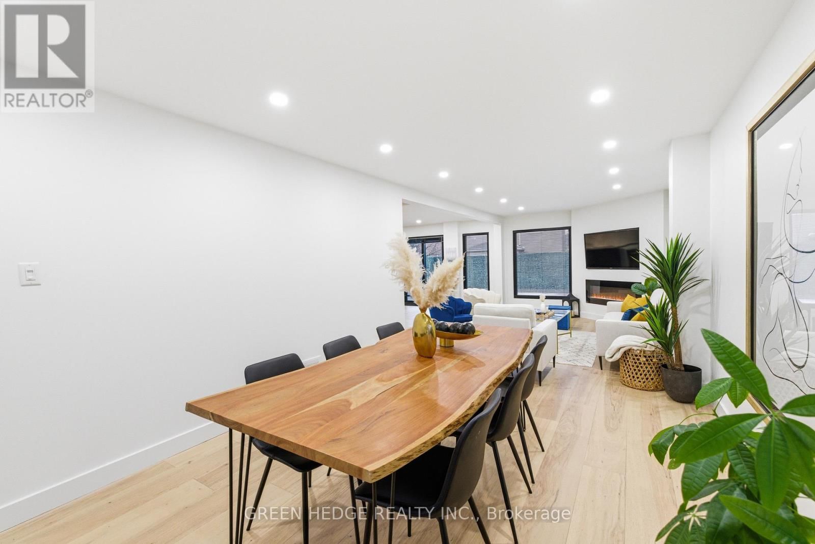 33 DAGWELL CRESCENT Image 16