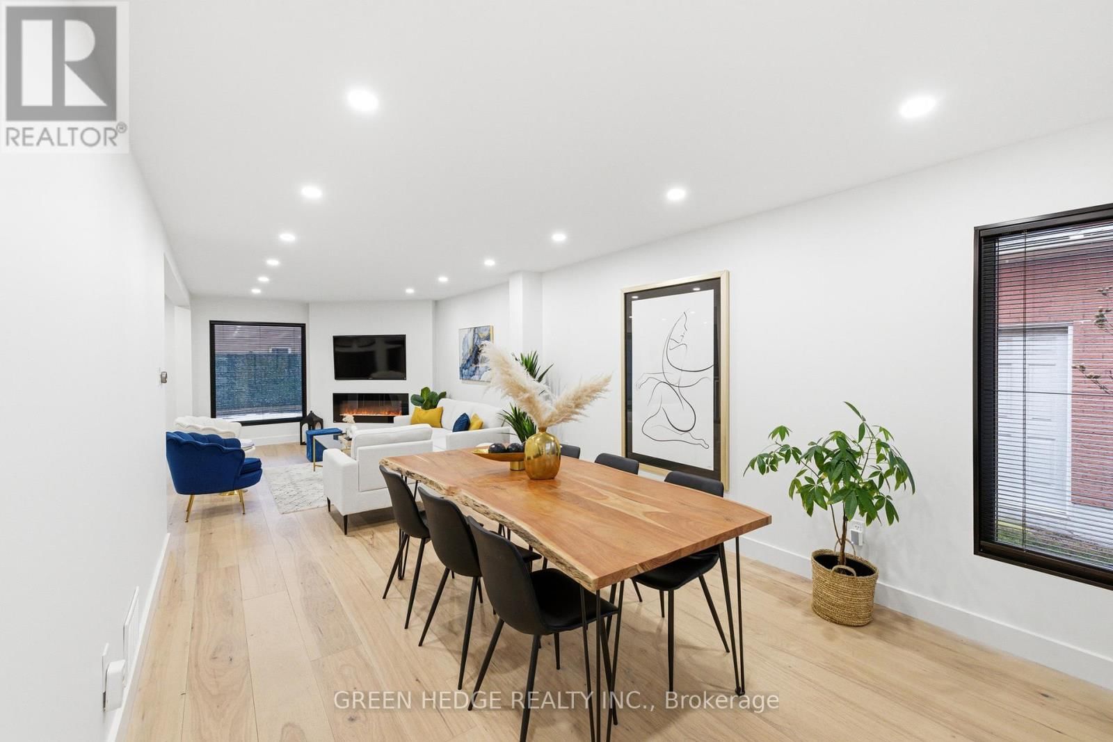 33 DAGWELL CRESCENT Image 17