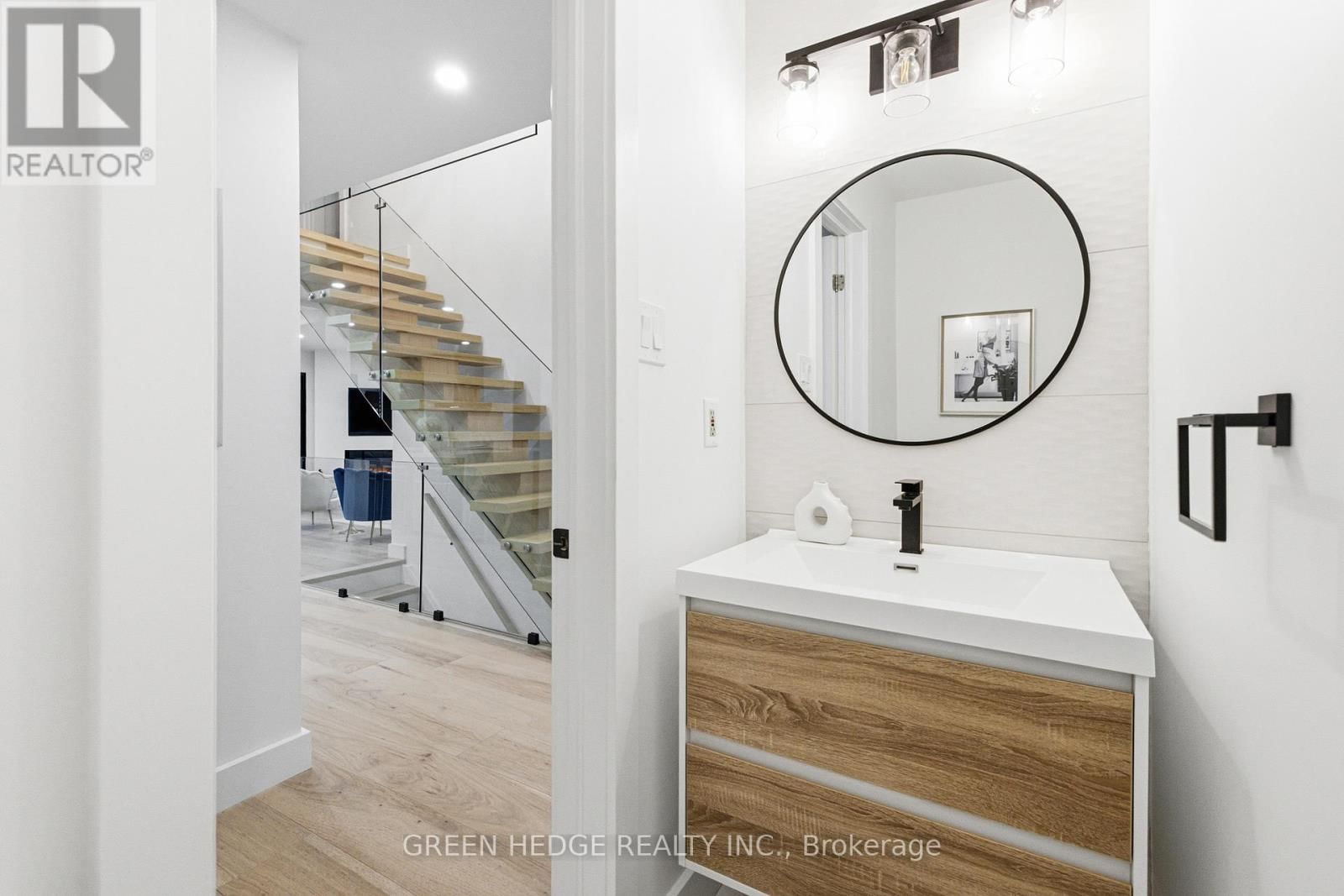 33 DAGWELL CRESCENT Image 18