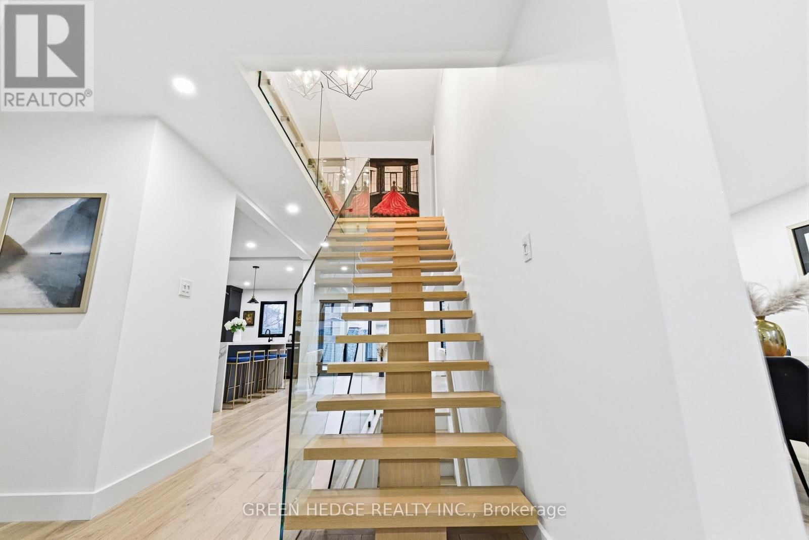 33 DAGWELL CRESCENT Image 20