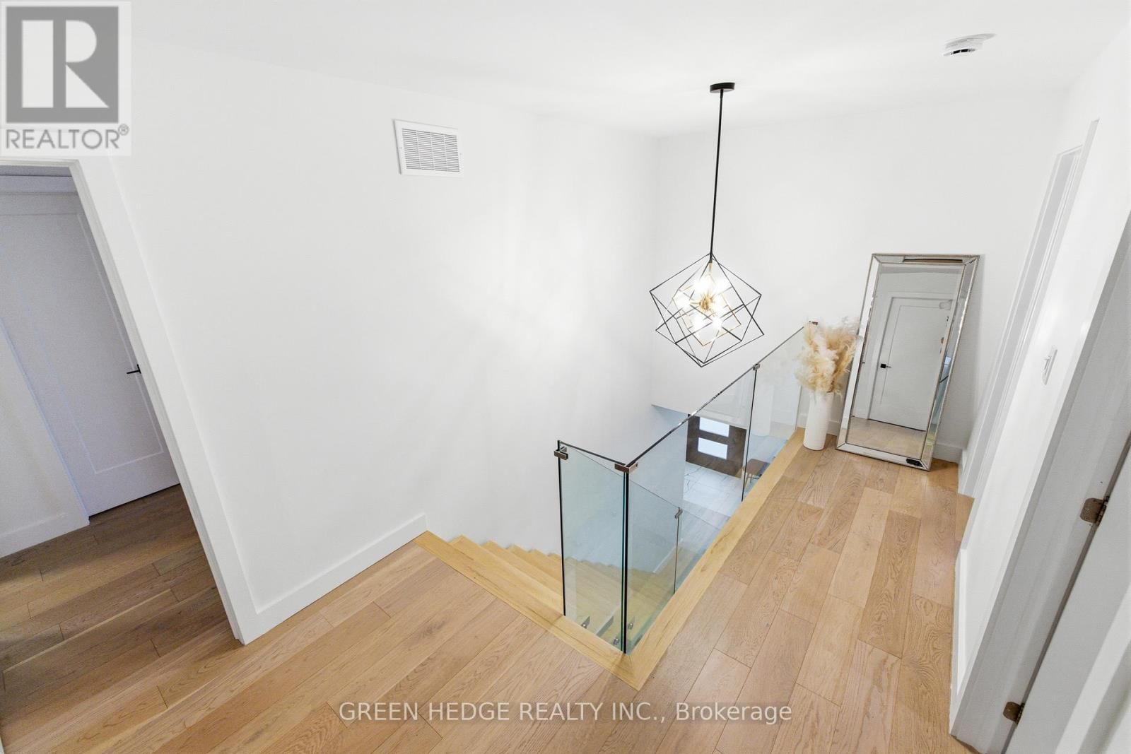 33 DAGWELL CRESCENT Image 21