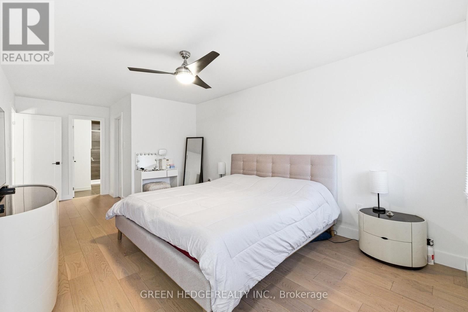 33 DAGWELL CRESCENT Image 23