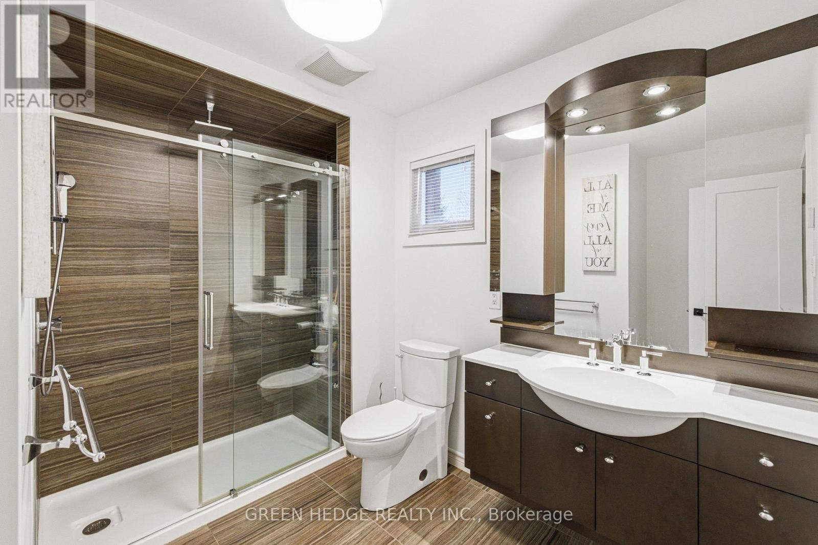 33 DAGWELL CRESCENT Image 25