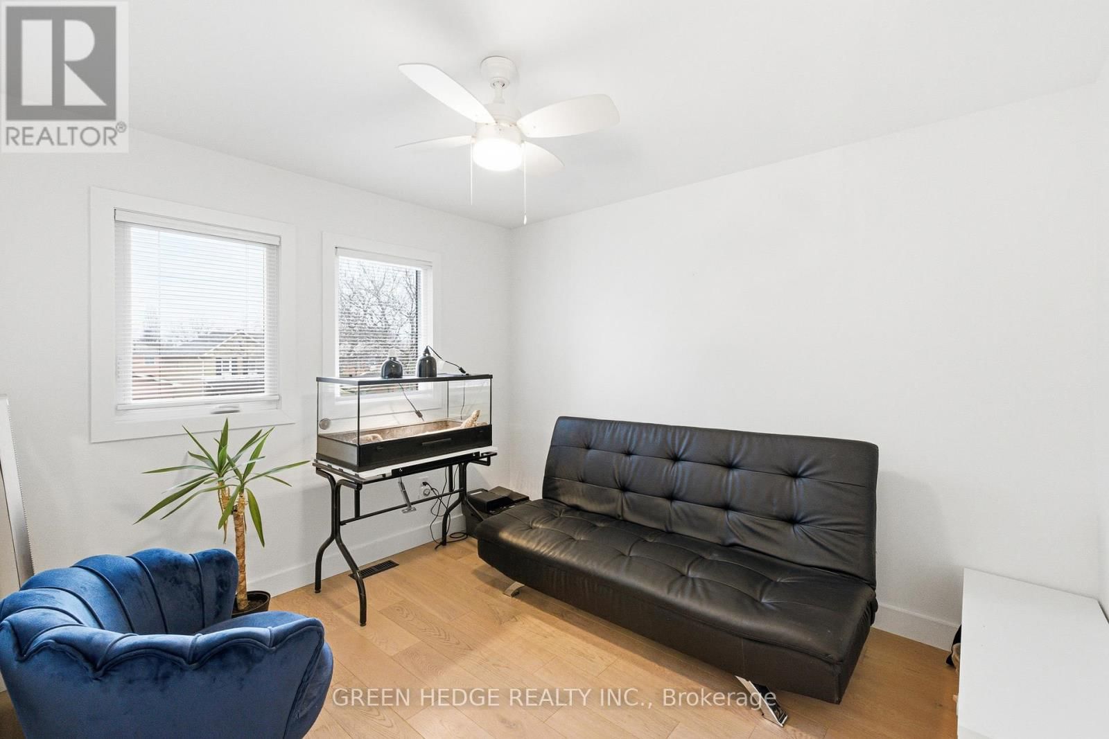 33 DAGWELL CRESCENT Image 27