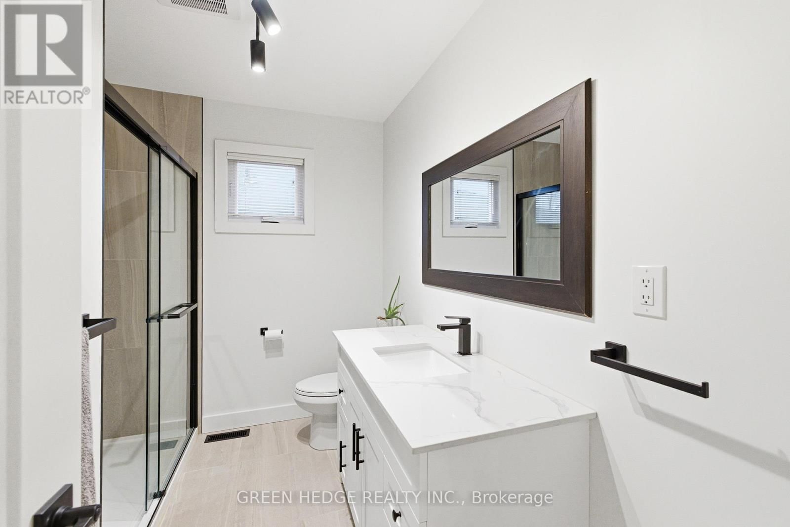 33 DAGWELL CRESCENT Image 28