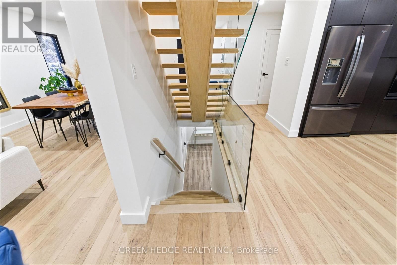 33 DAGWELL CRESCENT Image 29