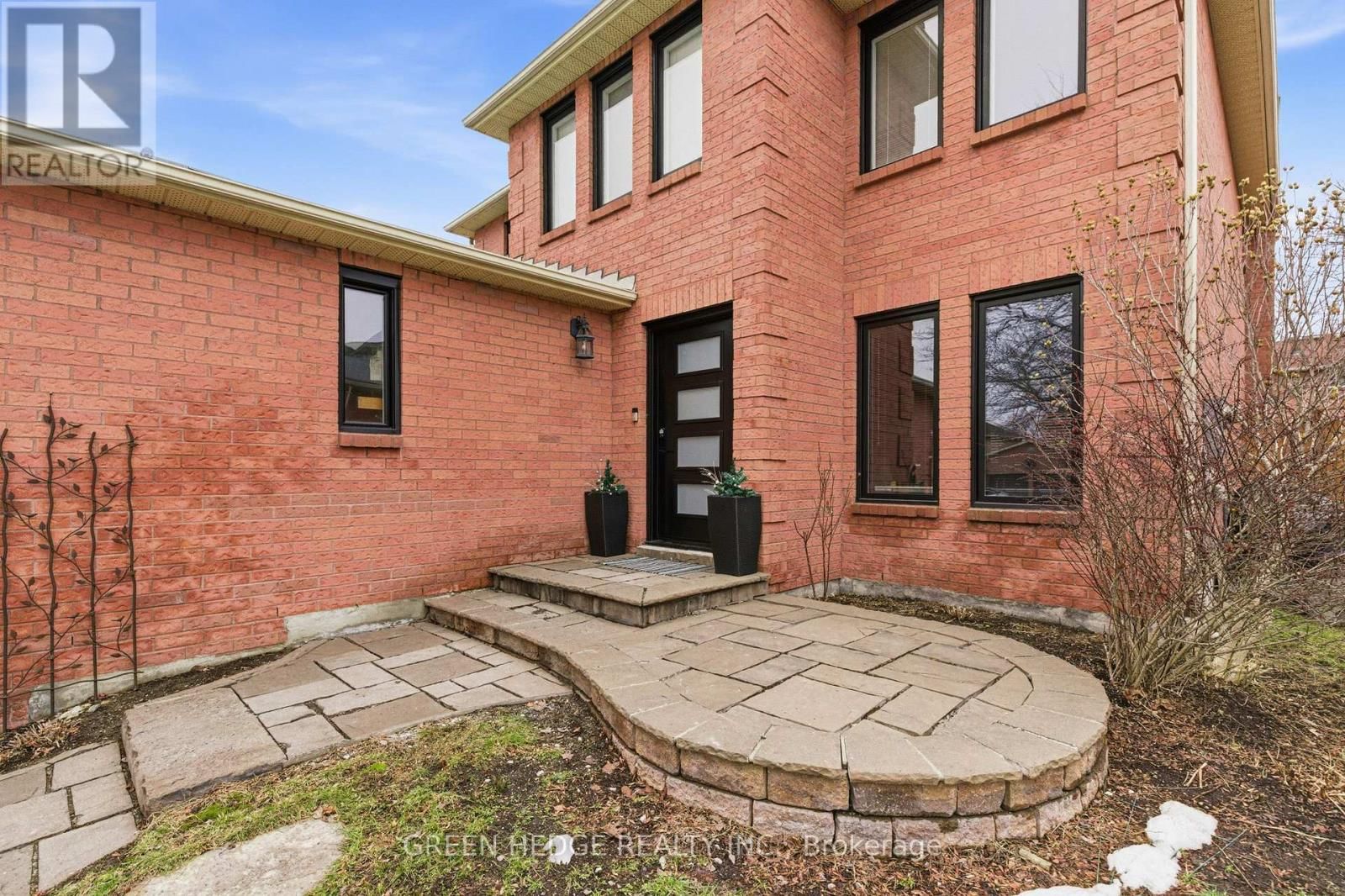 33 DAGWELL CRESCENT Image 3