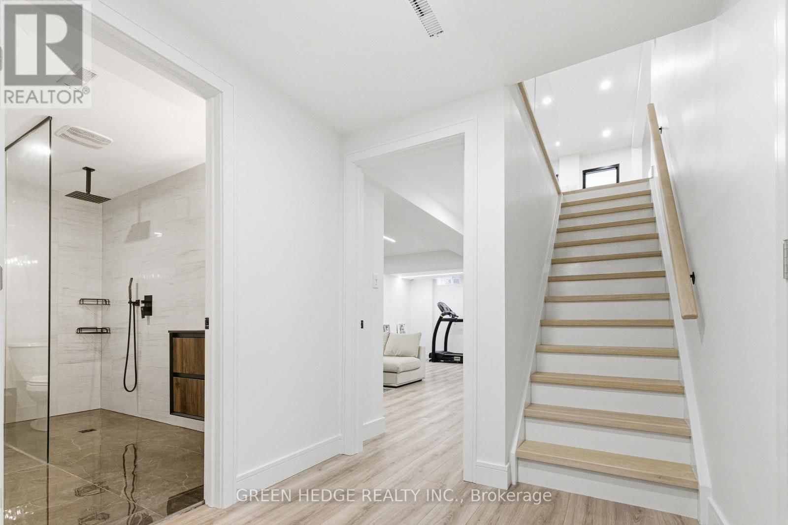 33 DAGWELL CRESCENT Image 30