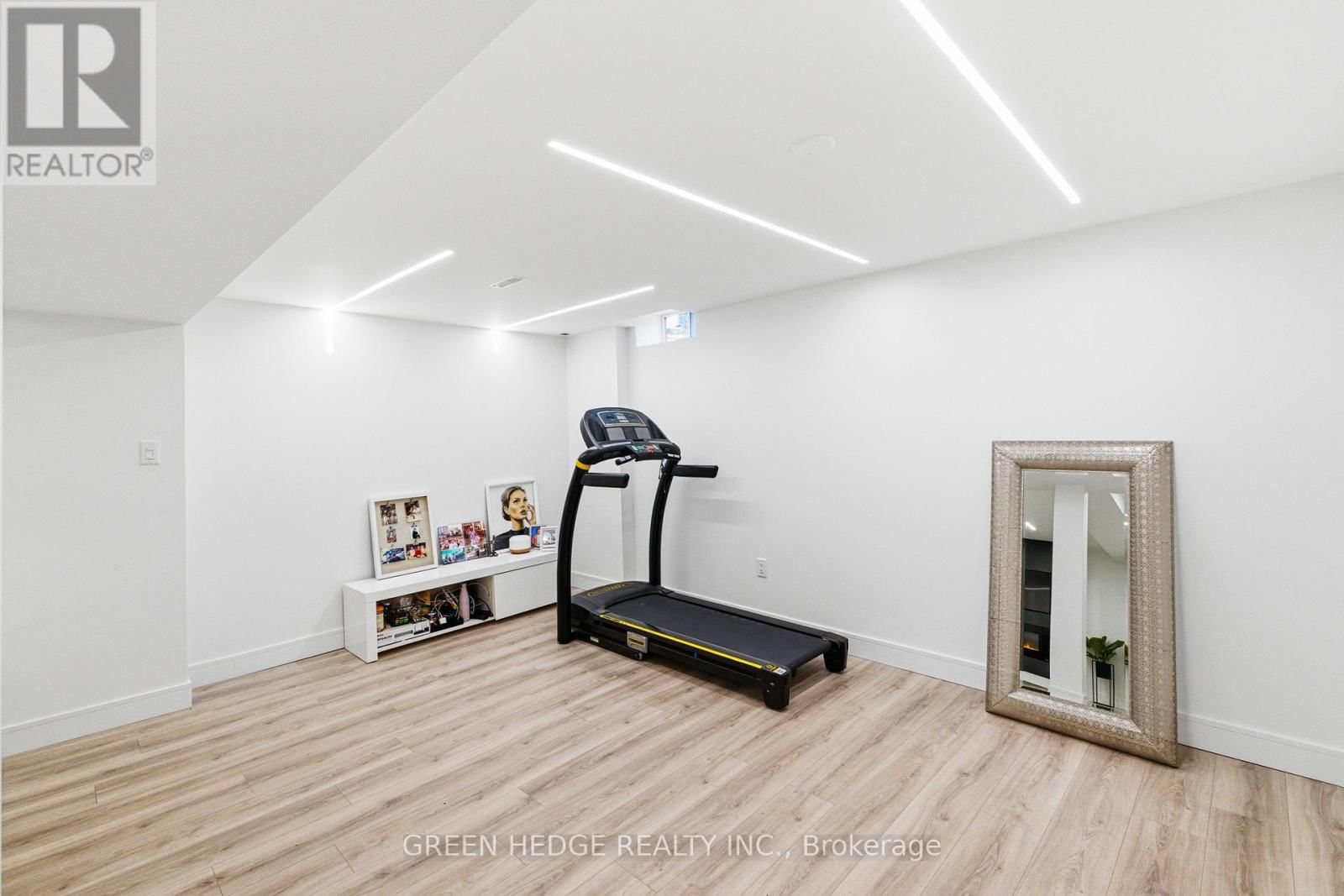 33 DAGWELL CRESCENT Image 34