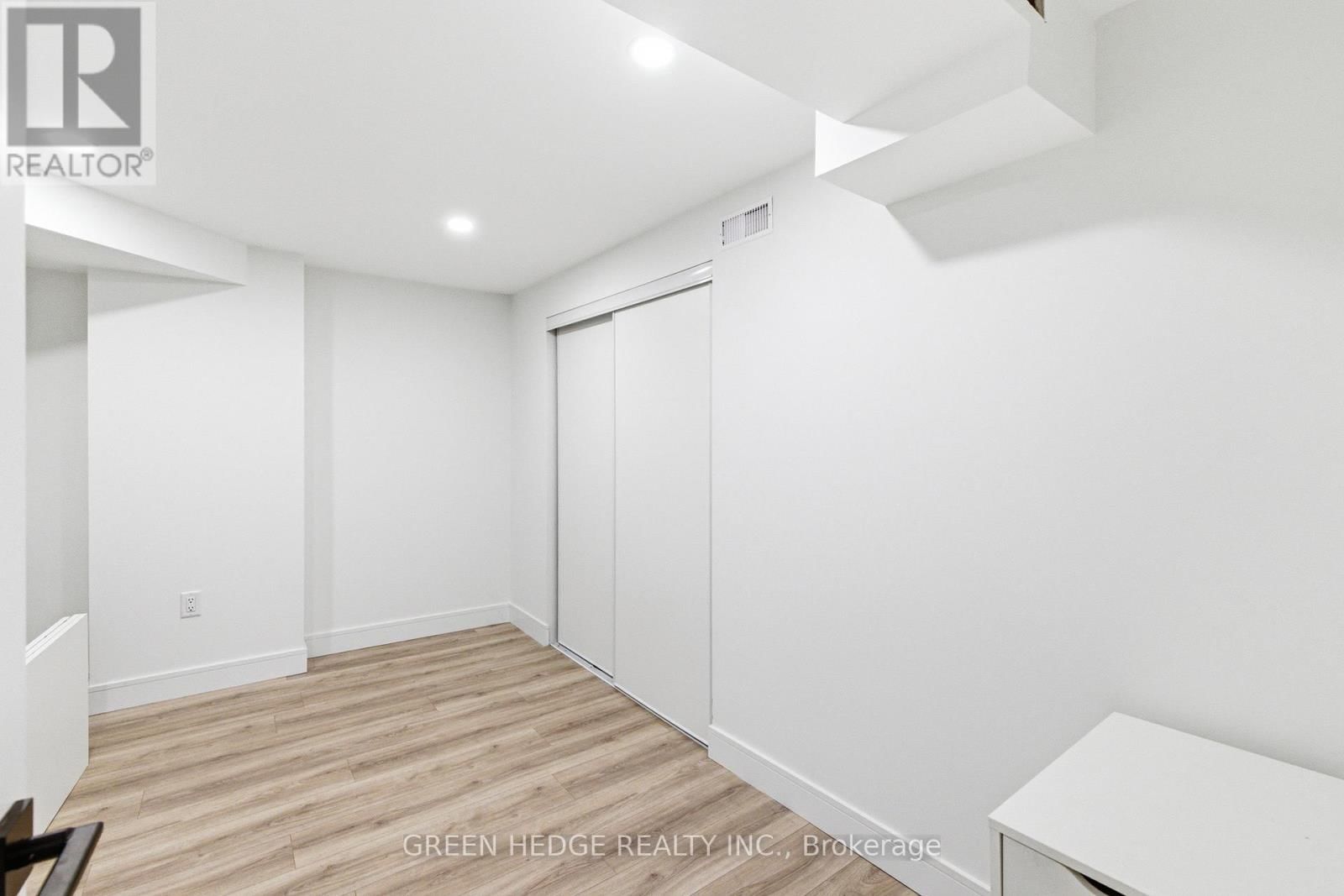 33 DAGWELL CRESCENT Image 37