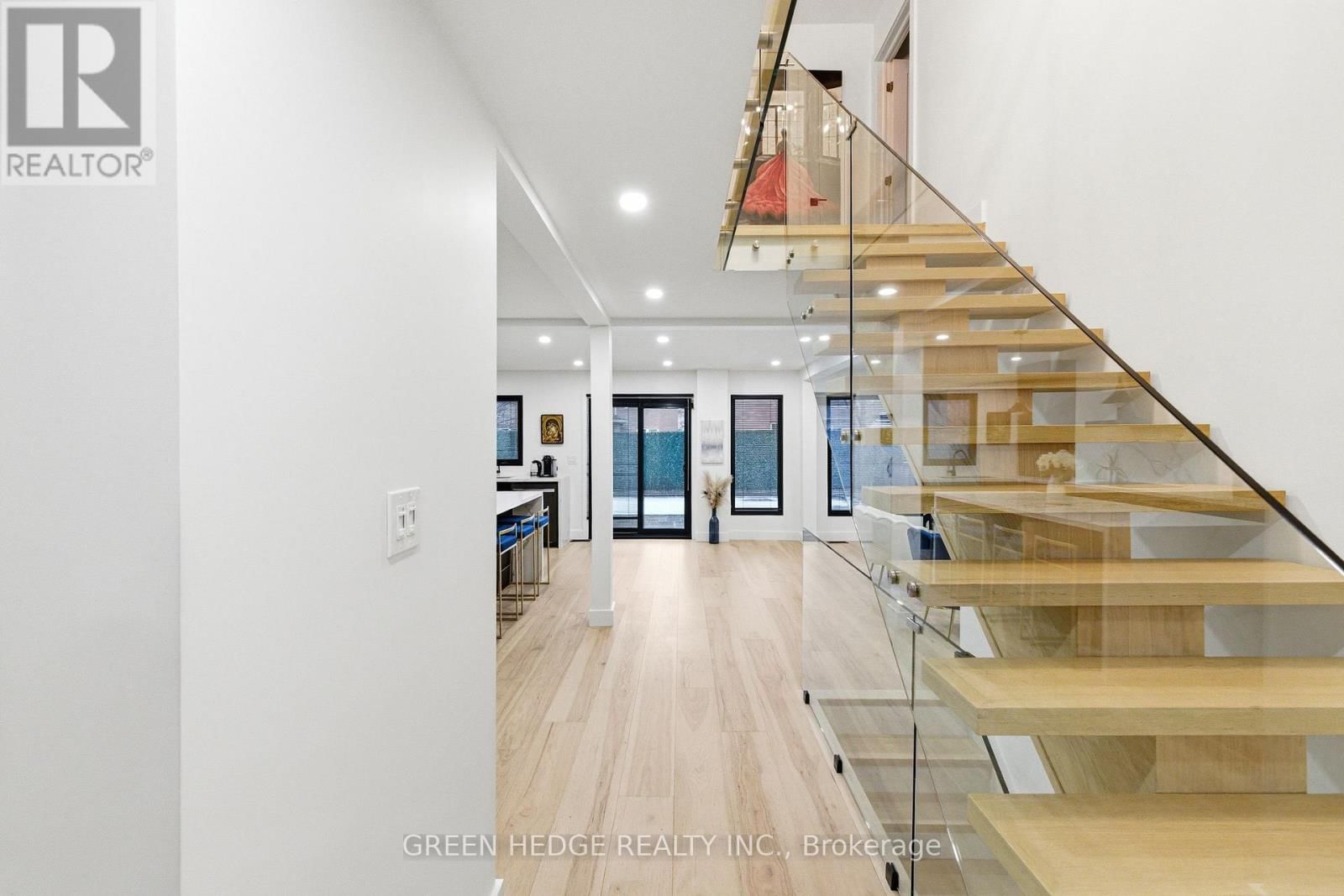 33 DAGWELL CRESCENT Image 6