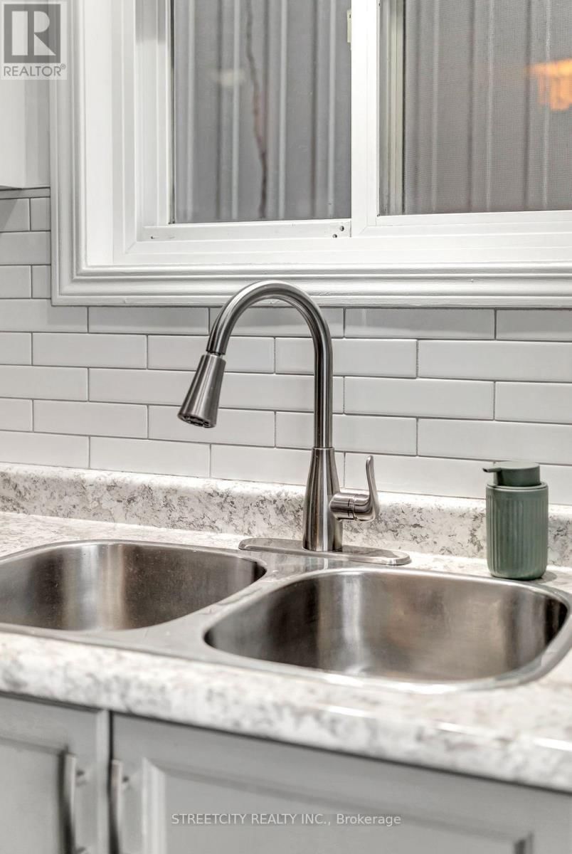 8 SHIPLEY AVENUE Image 17