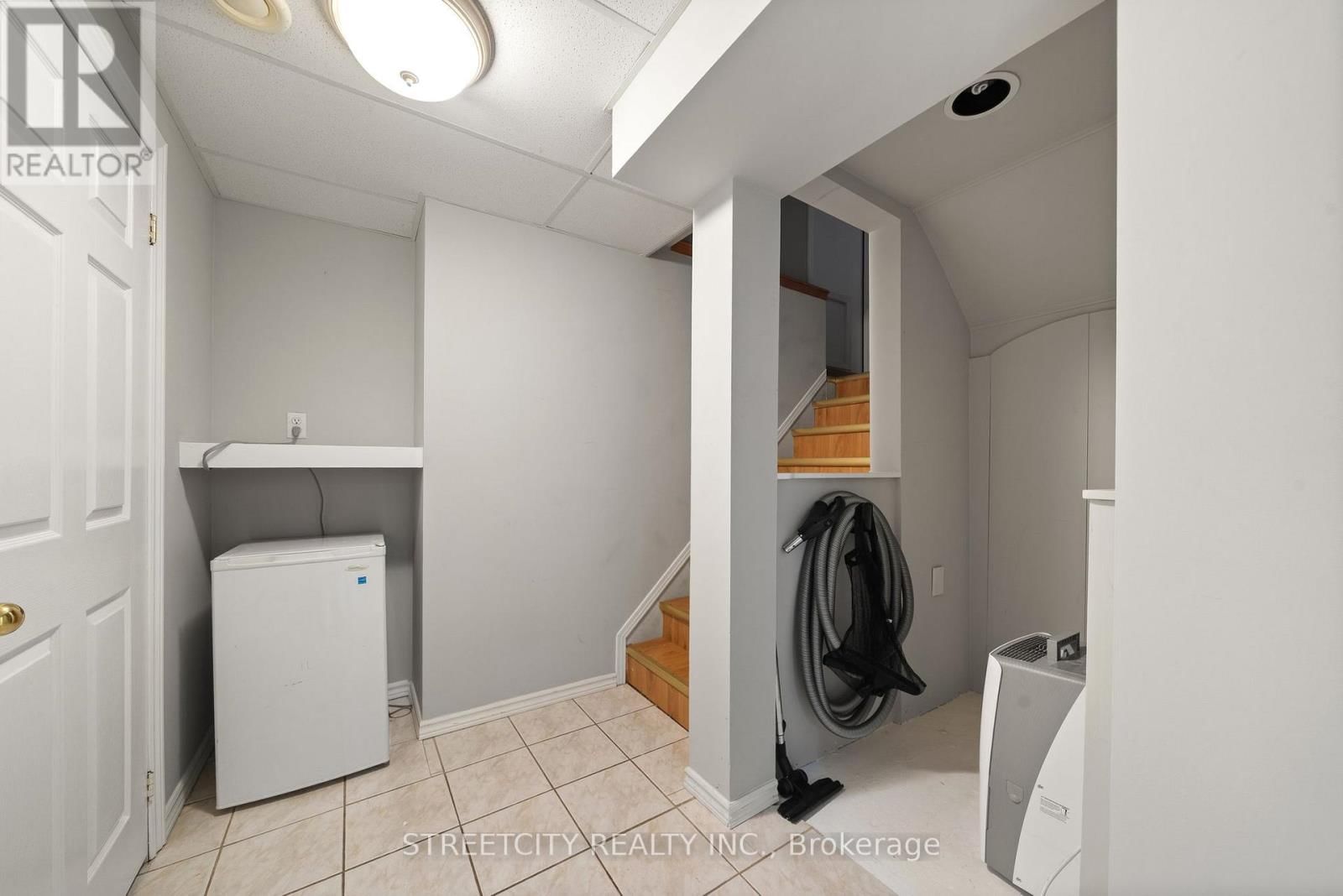 8 SHIPLEY AVENUE Image 38