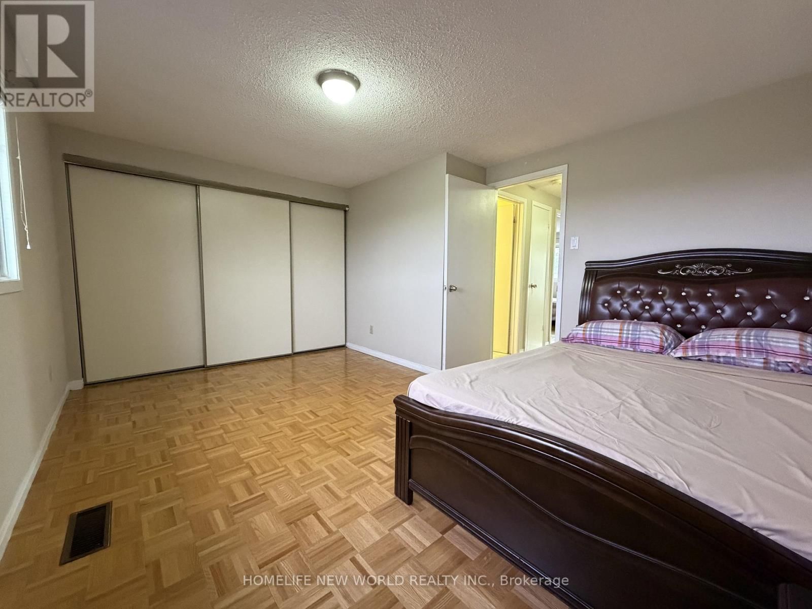 35 - 1121 SANDHURST CIRCLE Image 11