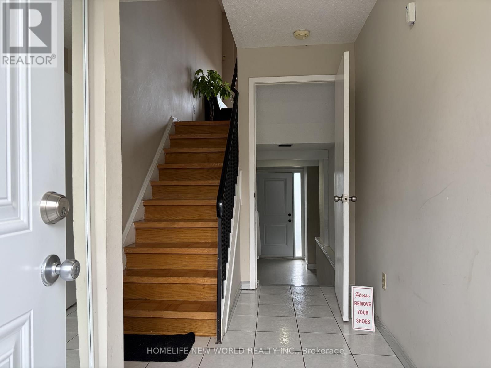 35 - 1121 SANDHURST CIRCLE Image 3